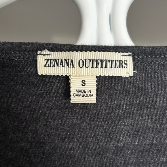 Zenana Outfitters- Women’s small- Scoop Neck Crop Top - Picture 3 of 3